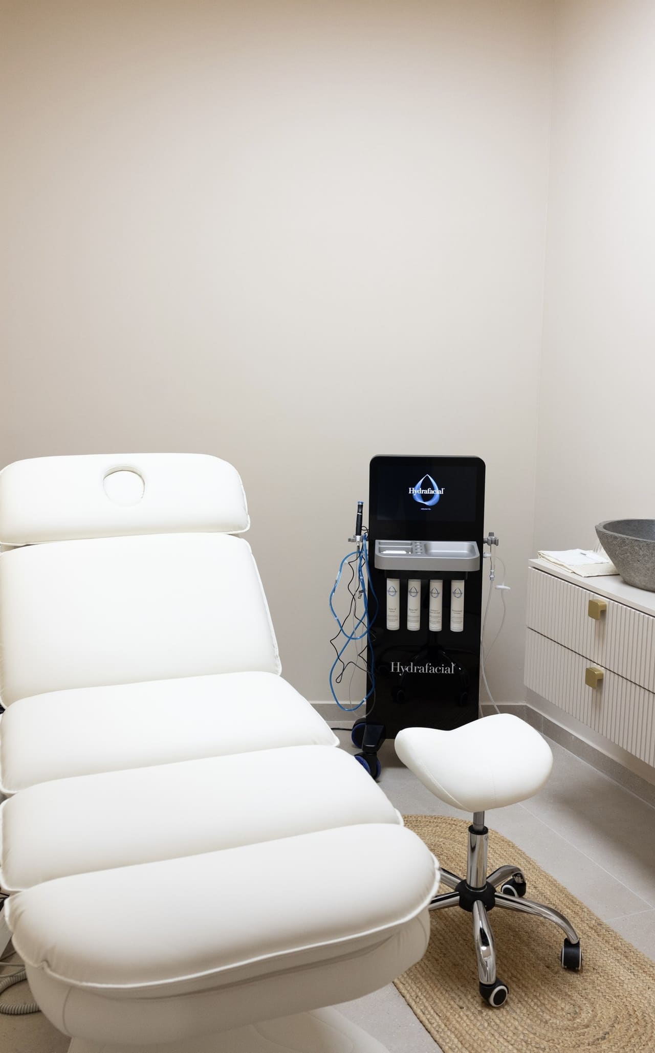 Facial Suite IV με κρεβάτι θεραπείας και συσκευή HydraFacial